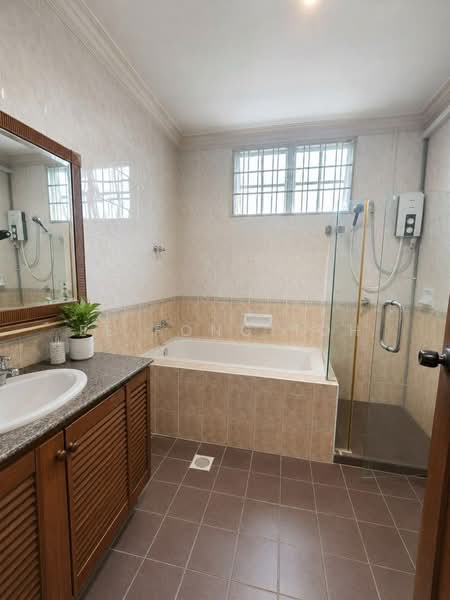 Rumah Berkembar untuk Dijual di Taman Molek (Johor Bahru) - Ee Fong Toh - Bathroom - PropertyGuru.com.my