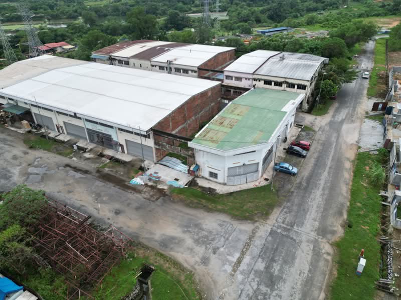 Terrace Factory for Sale in Rumah Murah Pkns Batu 17 (Rawang) - MY Loh - Exterior - PropertyGuru.com.my