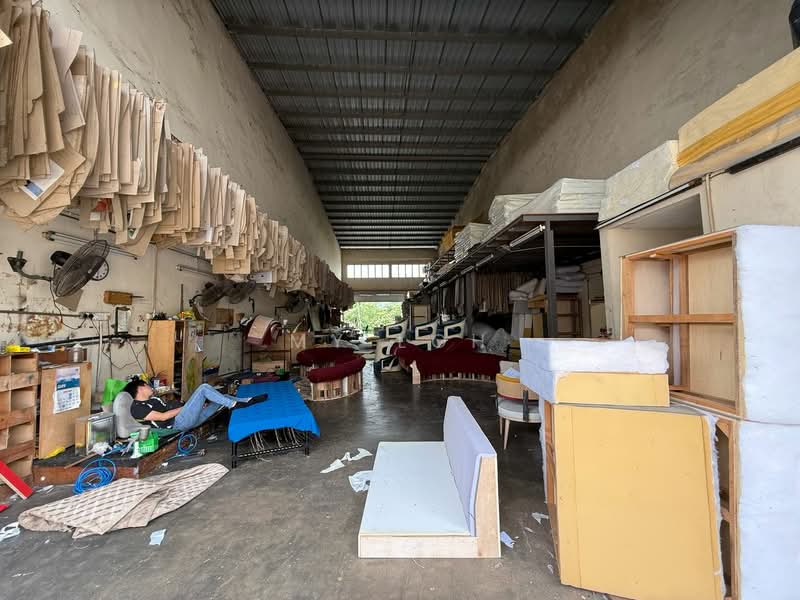 Terrace Factory for Sale in Rumah Murah Pkns Batu 17 (Rawang) - MY Loh - Interior - PropertyGuru.com.my