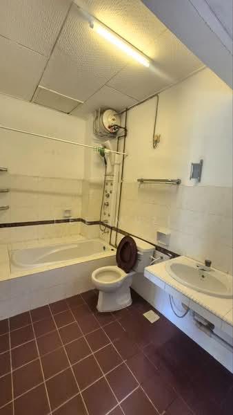 Rumah Bandar untuk Dijual di Meru Valley (Ipoh) - Lee Muzi - Bathroom - PropertyGuru.com.my