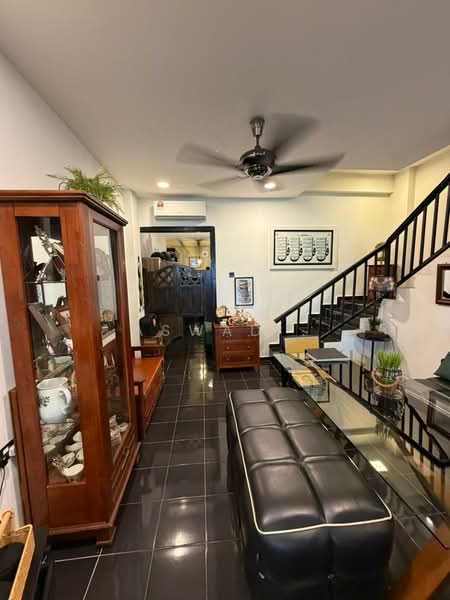 2-storey Terraced House for Sale in Dhoby Ghaut (George Town) - Aswad . - Living Room - PropertyGuru.com.my