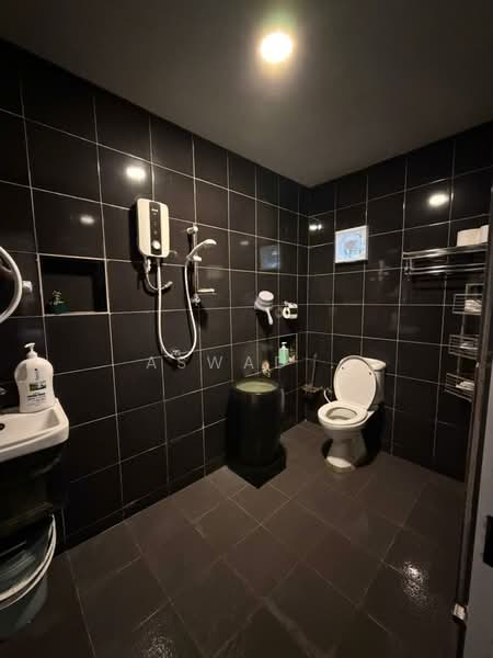 2-storey Terraced House for Sale in Dhoby Ghaut (George Town) - Aswad . - Bathroom - PropertyGuru.com.my
