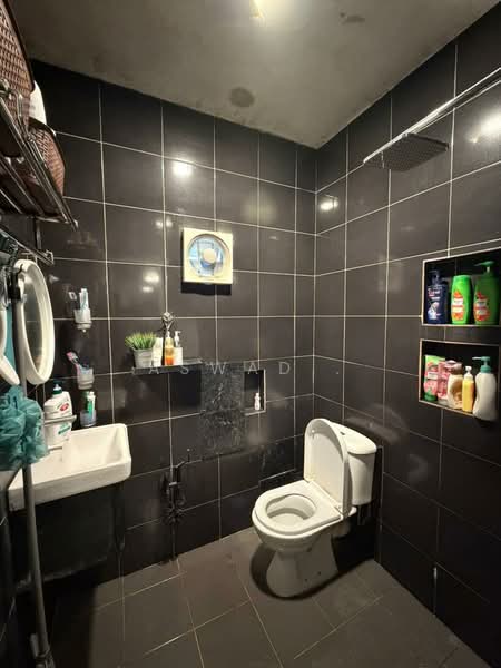 2-storey Terraced House for Sale in Dhoby Ghaut (George Town) - Aswad . - Bathroom - PropertyGuru.com.my