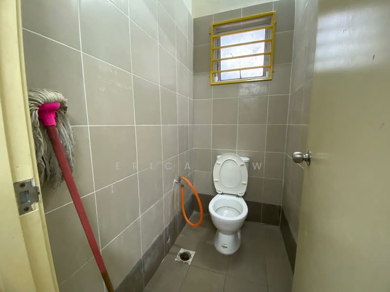 Kilang untuk Disewa di Jalan Klang Lama (Old Klang Road) (Kuala Lumpur) - Erica Law - Bathroom - PropertyGuru.com.my