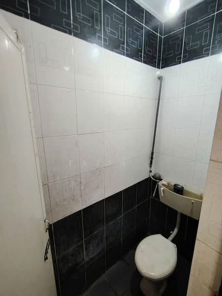 1-storey Terraced House for Sale in Taman Muda (Simpang Pulai) - Fatin . - Bathroom - PropertyGuru.com.my