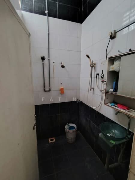 1-storey Terraced House for Sale in Taman Muda (Simpang Pulai) - Fatin . - Bathroom - PropertyGuru.com.my