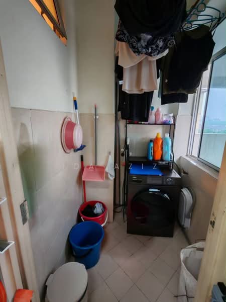 Pangsapuri untuk Dijual di Bayu Puteri 1 - Ida Aziz - Balcony - PropertyGuru.com.my