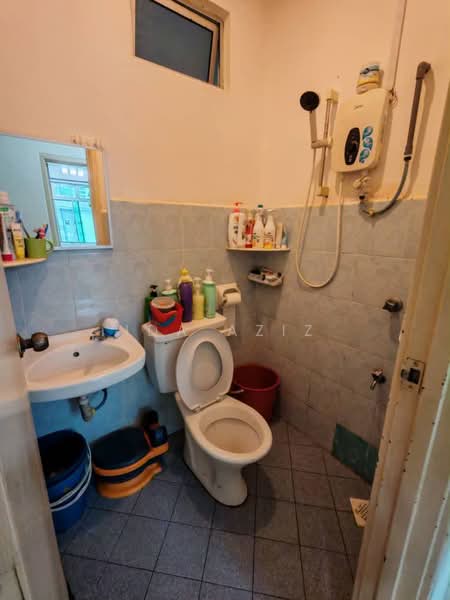 Pangsapuri untuk Dijual di Bayu Puteri 1 - Ida Aziz - Bathroom - PropertyGuru.com.my