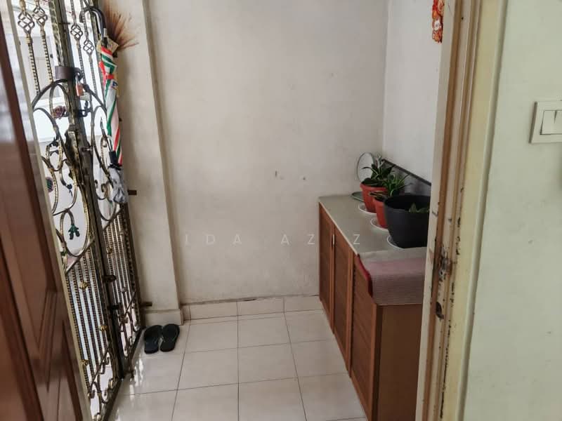 Pangsapuri untuk Dijual di Bayu Puteri 1 - Ida Aziz - Entrance - PropertyGuru.com.my