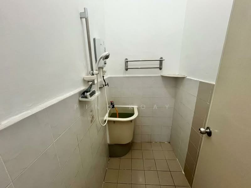 Rumah Teres 1 Tingkat untuk Dijual di Taman Hijau (Jelutong) - Ping Koay - Bathroom - PropertyGuru.com.my