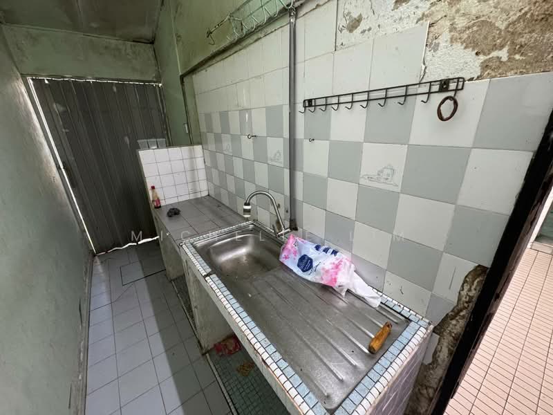 Rumah Teres 1 Tingkat untuk Dijual di Taman Daya (Johor Bahru) - Michelle Lim - Kitchen - PropertyGuru.com.my