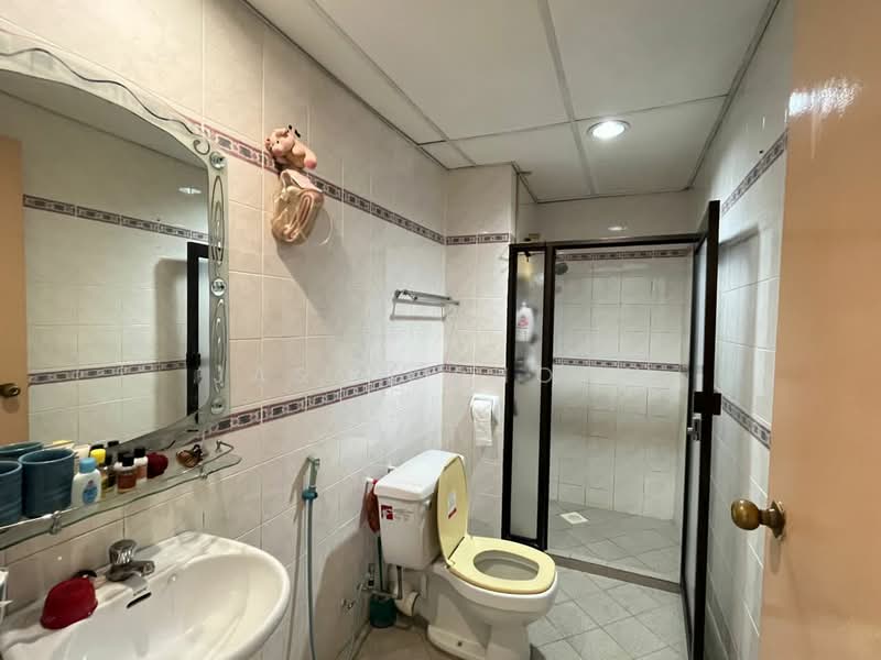 Condominium for Rent at Twin Towers - Jason Phoon - Bathroom - PropertyGuru.com.my