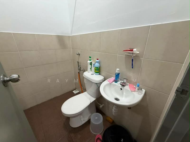 Terraced House for Sale in Taman Kundang Jaya (Rawang) - Raymerc Lim - Bathroom - PropertyGuru.com.my