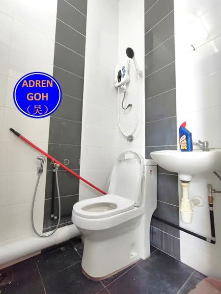 Flat for Rent at Taman Batu Bukit - Adren Goh - Bathroom - PropertyGuru.com.my