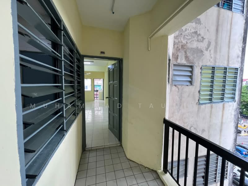 Flat for Rent at Taman Bunga Negara - Muhammad Taufeeq - Corridor - PropertyGuru.com.my