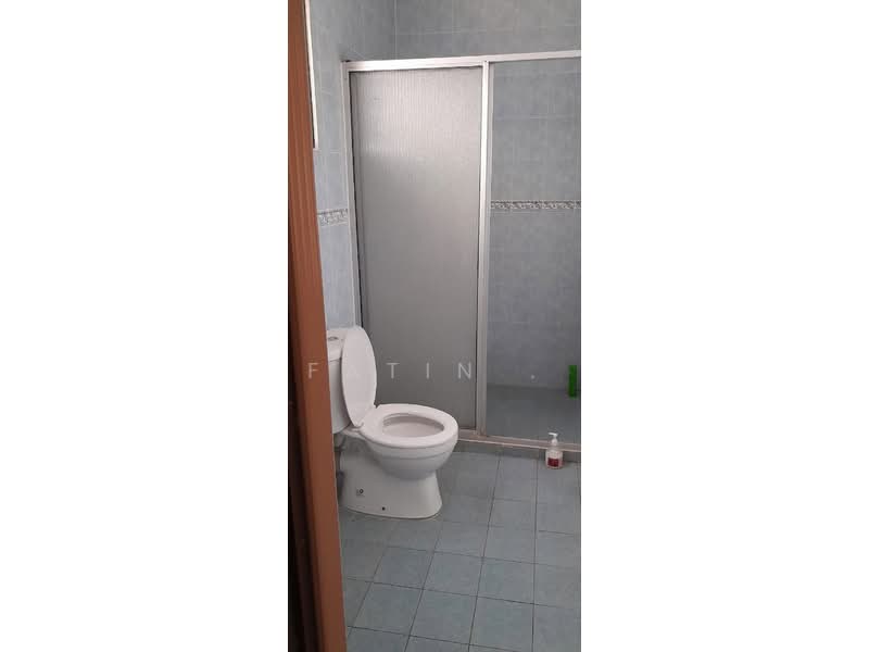 Terraced House for Sale in Gopeng Industrial Park (Gopeng) - Fatin . - Bathroom - PropertyGuru.com.my