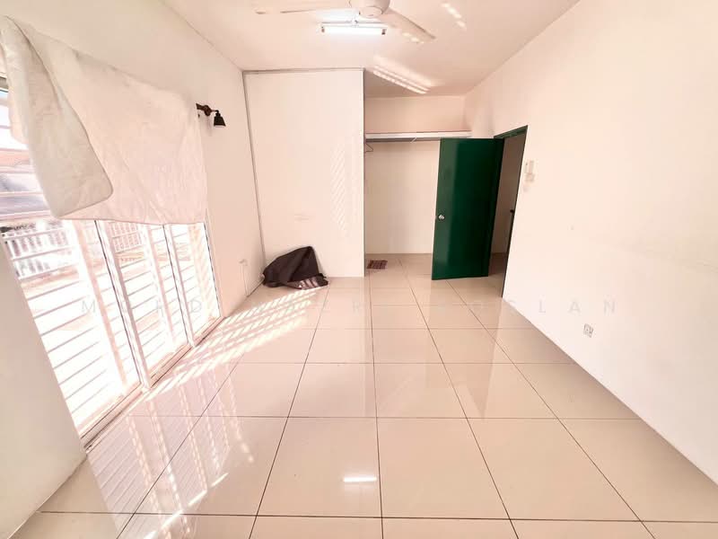 Rumah Berkembar untuk Dijual di Taman Desiran Bayu (Puchong) - Mohd Nazri Roslan - PropertyGuru.com.my