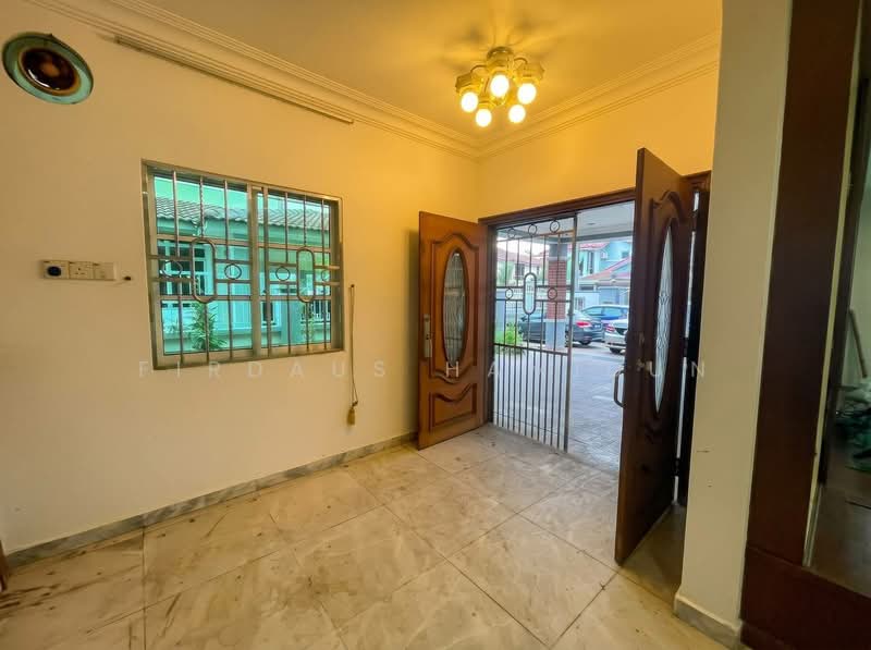 Semi-Detached House for Sale in Klang (Selangor) - Firdaus Hamidun - Entrance - PropertyGuru.com.my