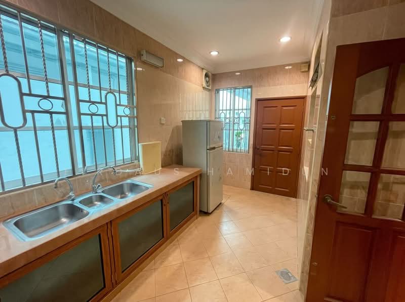 Semi-Detached House for Sale in Klang (Selangor) - Firdaus Hamidun - Kitchen - PropertyGuru.com.my