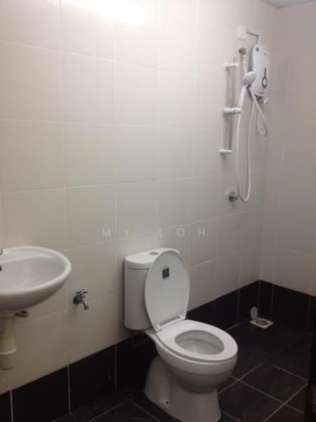 Kondominium untuk Dijual di Amira Residence - MY Loh - Bathroom - PropertyGuru.com.my