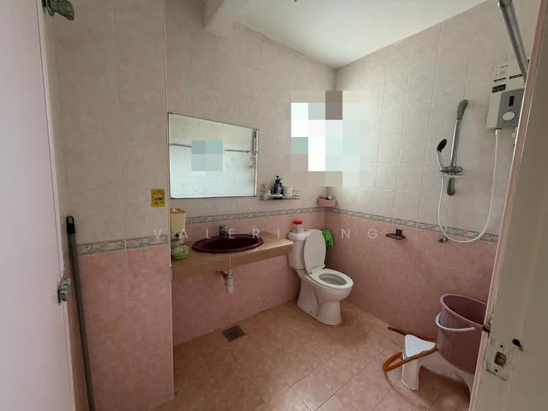 Rumah Teres 2 Tingkat untuk Dijual di Taman Sri Bintang (Kepong) - Valerie Ng - Bathroom - PropertyGuru.com.my