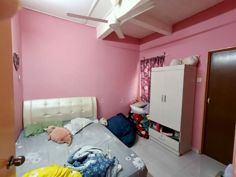 2-storey Terraced House for Sale in Taman Rawang Perdana (Rawang) - Tris Jong - Bedroom - PropertyGuru.com.my