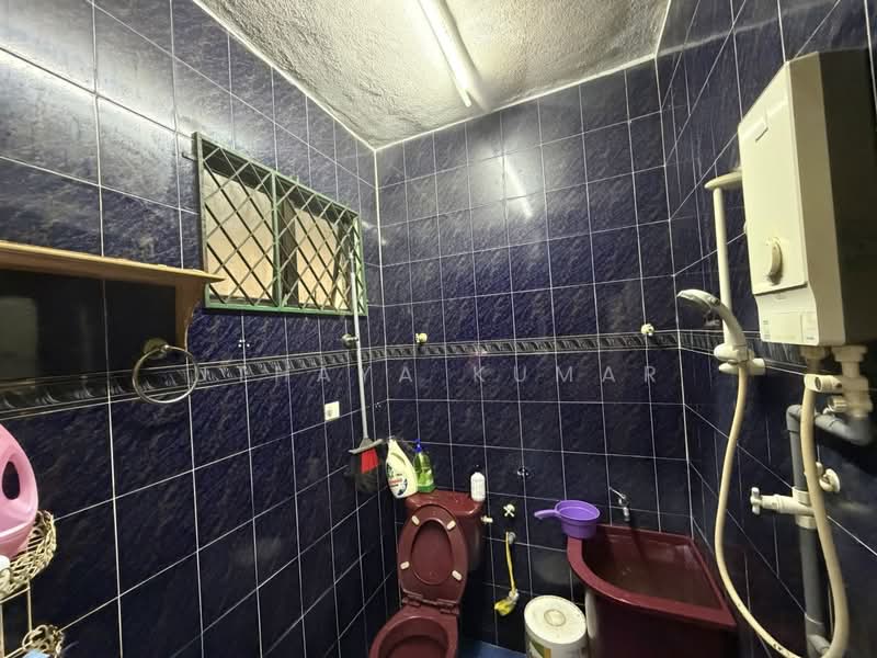 Rumah Teres untuk Dijual di Taman Sri Rawang (Rawang) - Uthaya Kumar - Bathroom - PropertyGuru.com.my