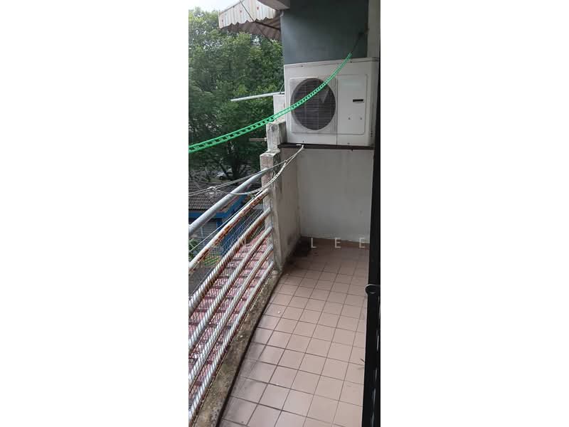 Rumah Flat untuk Dijual di Taman Sungai Besi - Kent Lee - Balcony - PropertyGuru.com.my