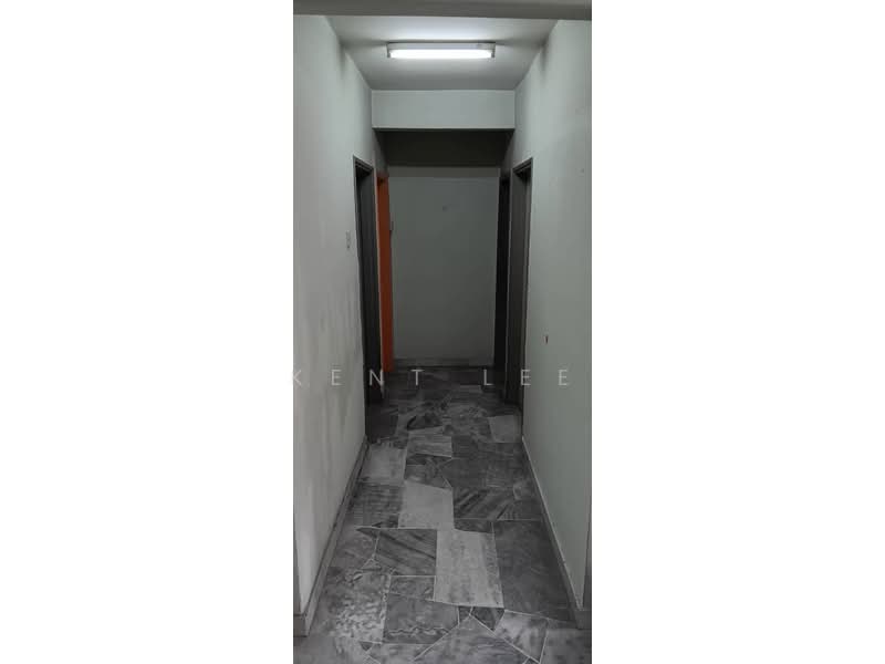 Rumah Flat untuk Dijual di Taman Sungai Besi - Kent Lee - Corridor - PropertyGuru.com.my