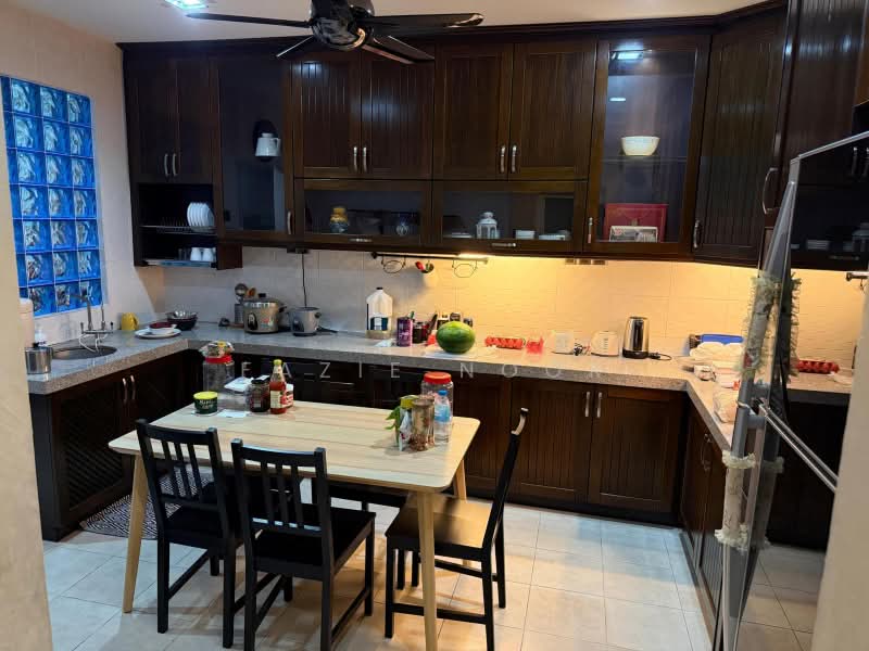 Rumah Teres 2 Tingkat untuk Dijual di Alam Budiman (Shah Alam) - Fazie Noor - Kitchen - PropertyGuru.com.my