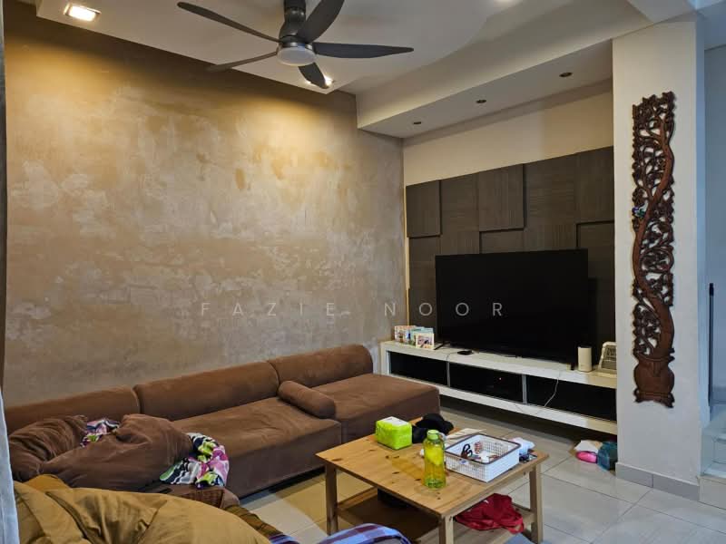 Rumah Teres 2 Tingkat untuk Dijual di Alam Budiman (Shah Alam) - Fazie Noor - Living Room - PropertyGuru.com.my