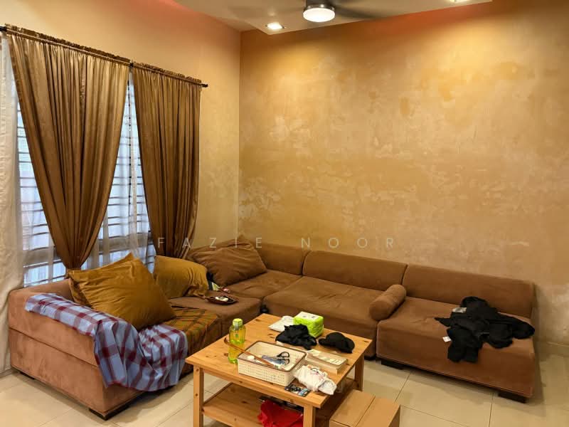 Rumah Teres 2 Tingkat untuk Dijual di Alam Budiman (Shah Alam) - Fazie Noor - Living Room - PropertyGuru.com.my