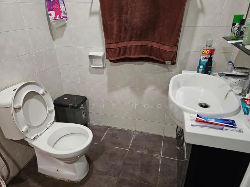 Rumah Teres 2 Tingkat untuk Dijual di Alam Budiman (Shah Alam) - Fazie Noor - Bathroom - PropertyGuru.com.my