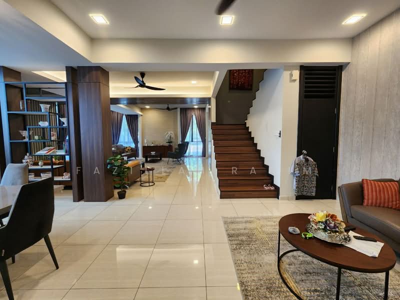 Rumah Teres 2.5 Tingkat untuk Dijual di Bukit Jelutong (Shah Alam) - Fazillah Rahim - Living Room - PropertyGuru.com.my