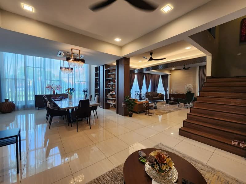 Rumah Teres 2.5 Tingkat untuk Dijual di Bukit Jelutong (Shah Alam) - Fazillah Rahim - Living Room - PropertyGuru.com.my