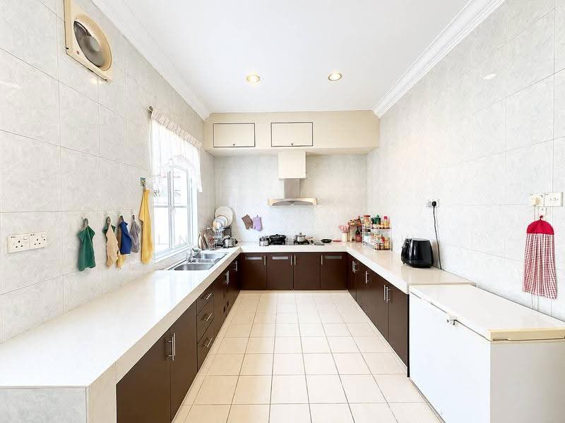 Bungalow House for Sale in Selangor Polo Residency (Kota Damansara) - Vincent Liaw - Kitchen - PropertyGuru.com.my