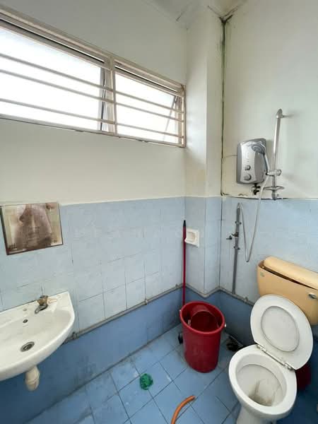 Rumah Teres 2 Tingkat untuk Dijual di Ukay Bistari (Ulu Kelang) - Brandon . - Bathroom - PropertyGuru.com.my