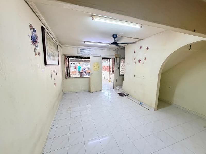 Rumah Teres 2 Tingkat untuk Disewa di Taman Damai Jaya (Skudai) - Roy Yap - Living Room - PropertyGuru.com.my