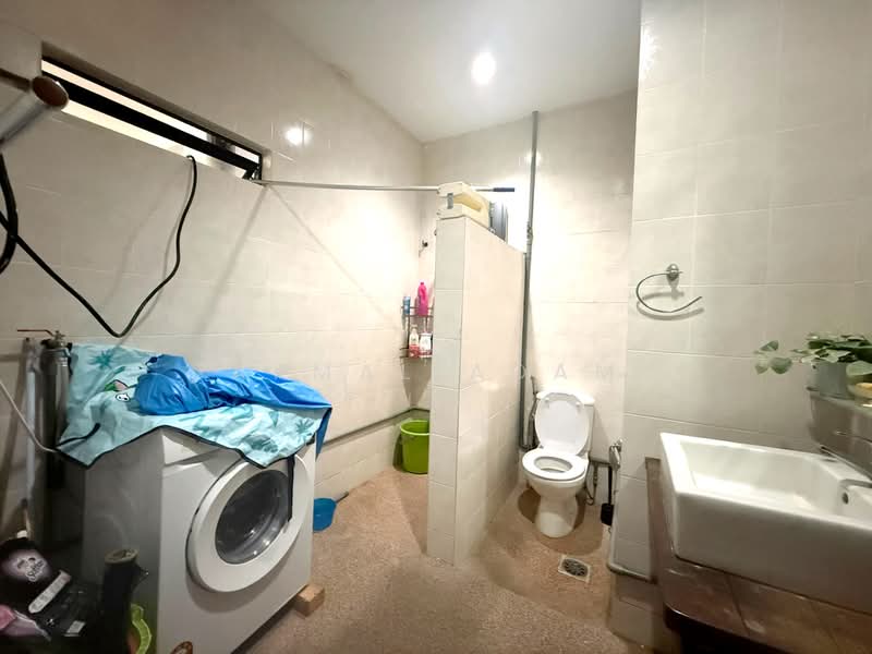 Rumah Banglo untuk Dijual di Seksyen 27 (Shah Alam) - Akmal Adam - Bathroom - PropertyGuru.com.my