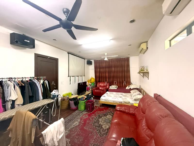Rumah Banglo untuk Dijual di Seksyen 27 (Shah Alam) - Akmal Adam - Living Room - PropertyGuru.com.my
