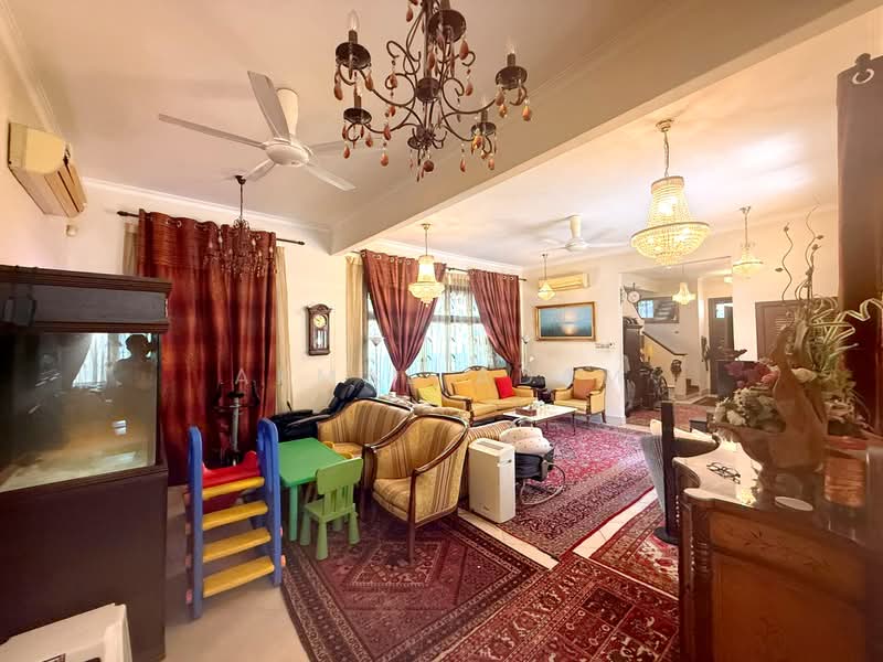 Rumah Banglo untuk Dijual di Seksyen 27 (Shah Alam) - Akmal Adam - Living Room - PropertyGuru.com.my