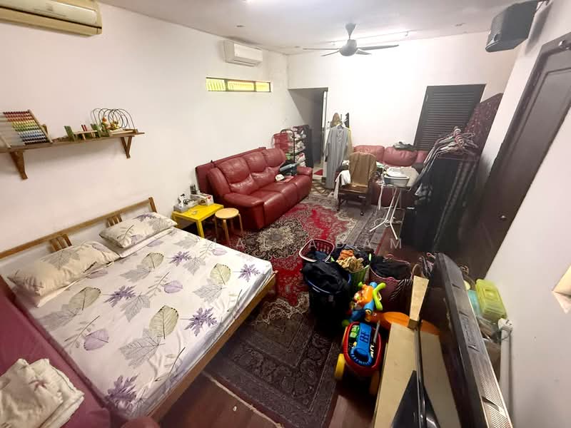 Rumah Banglo untuk Dijual di Seksyen 27 (Shah Alam) - Akmal Adam - Living Room - PropertyGuru.com.my