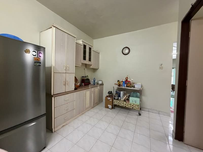 2-storey Terraced House for Sale in Island Glades (Jelutong) - A Ee Ee - Kitchen - PropertyGuru.com.my