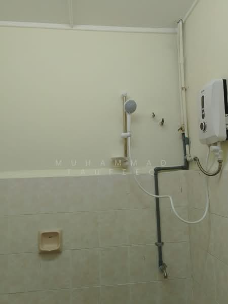 Rumah Berkembar untuk Disewa di Subang Jaya (Selangor) - Muhammad Taufeeq - Bathroom - PropertyGuru.com.my