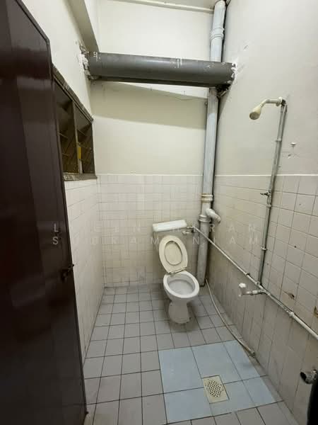 Kedai / Pejabat untuk Disewa di Bangsar Baru (Bangsar) - Logenthiran Subramaniam - Bathroom - PropertyGuru.com.my