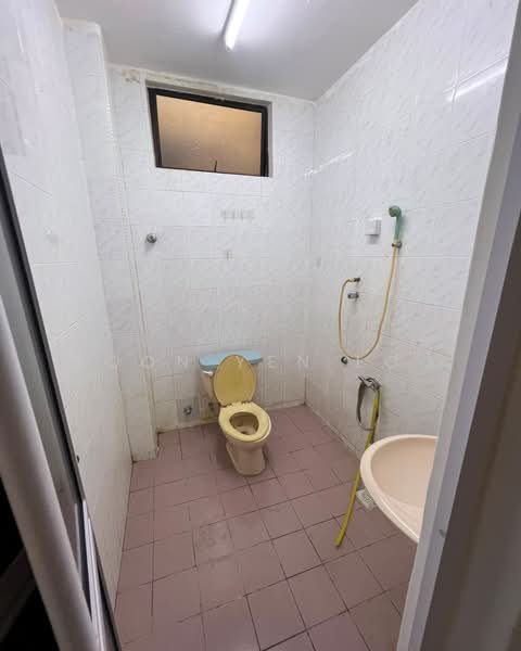 Pangsapuri untuk Disewa di Le Town Apartment - Soon Yen Loo - Bathroom - PropertyGuru.com.my