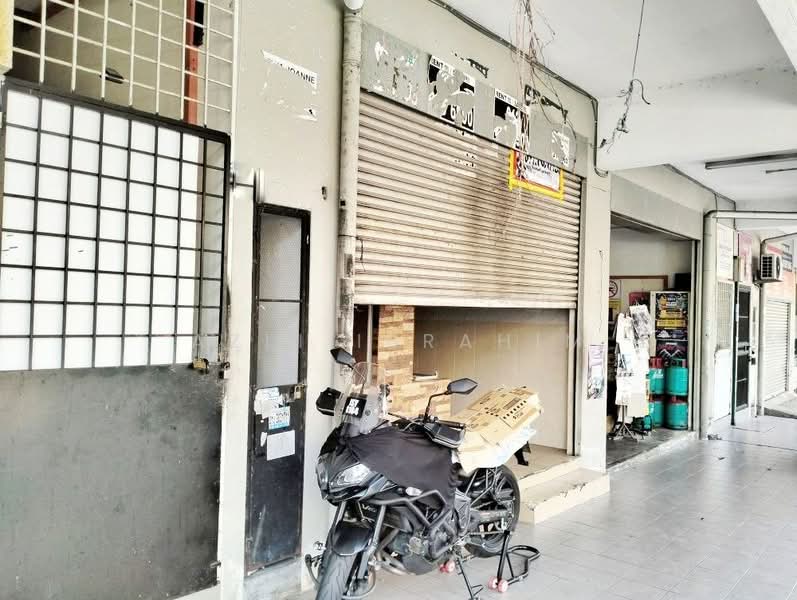 Shop / Office untuk Dijual di Taman Perkasa (Hulu Langat) - Azli Ibrahim - Exterior - PropertyGuru.com.my