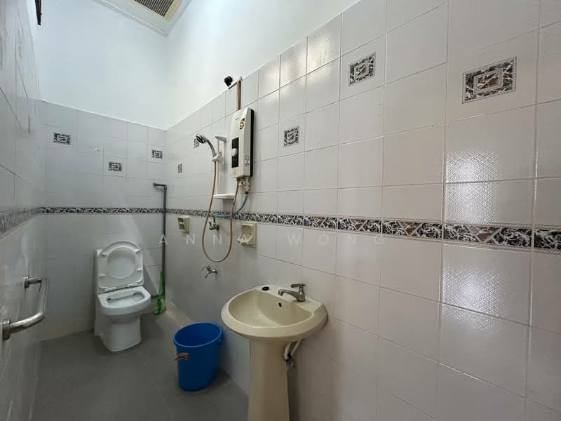 1-storey Terraced House for Rent in Johor Bahru (Johor) - Anna Wong - Bathroom - PropertyGuru.com.my