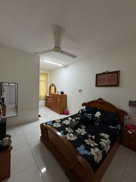 2-storey Terraced House for Sale in Taman Bestari Indah (Ulu Tiram) - Roy Yap - Bedroom - PropertyGuru.com.my