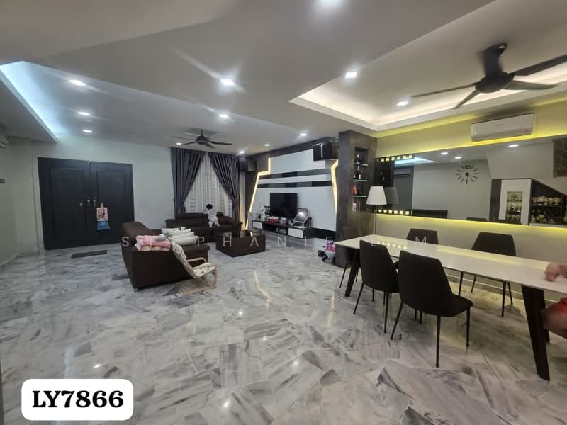 Rumah Teres 2 Tingkat untuk Dijual di Bandar Baru Klang (Klang) - Stephanie Lim - Living Room - PropertyGuru.com.my